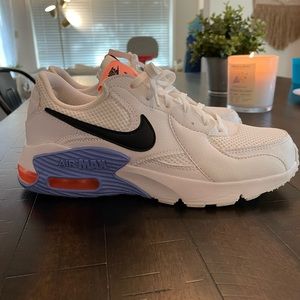 Women’s Nike Air Max size 7.5